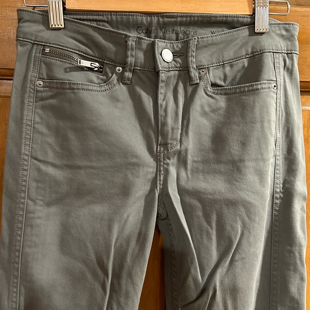Calvin Klein Woman’s Straight Leg with Zipper at Ankle Jeans (like new)